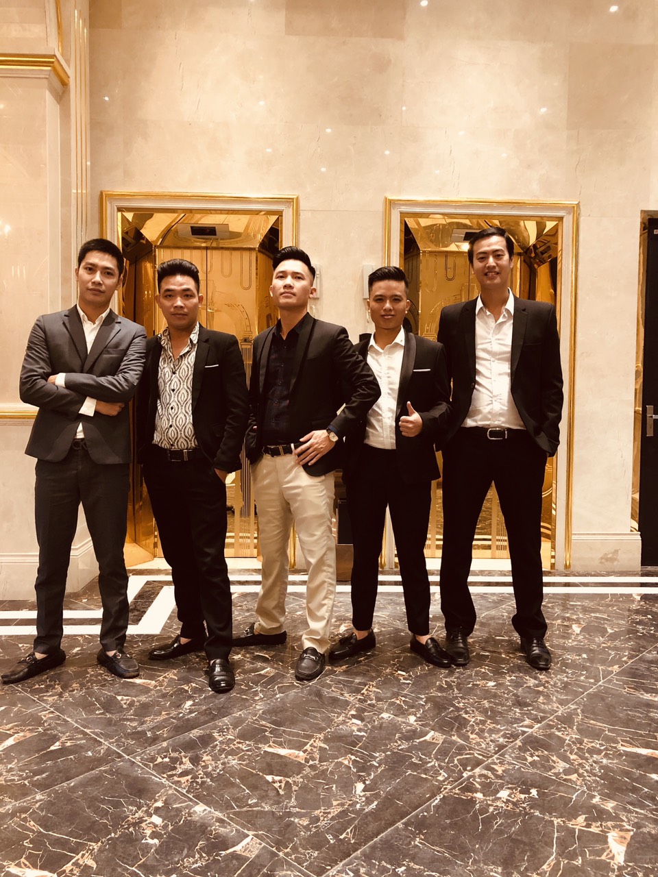 Đội ngũ nhân viên Karaoke Ione
